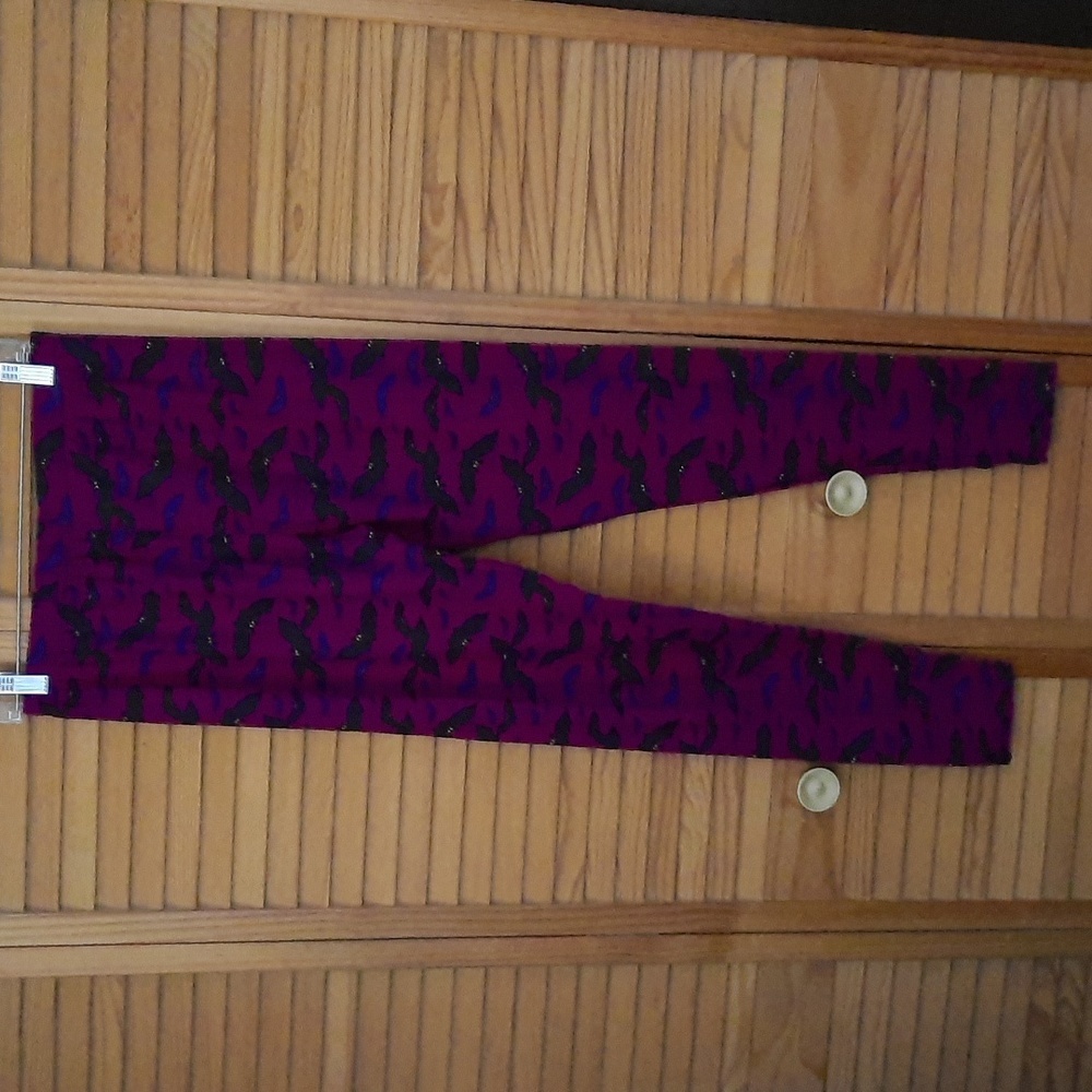 Legging Army NWT Purple and Black Bat Print Halloween Leggings PS 14-20 - Picture 3 of 7